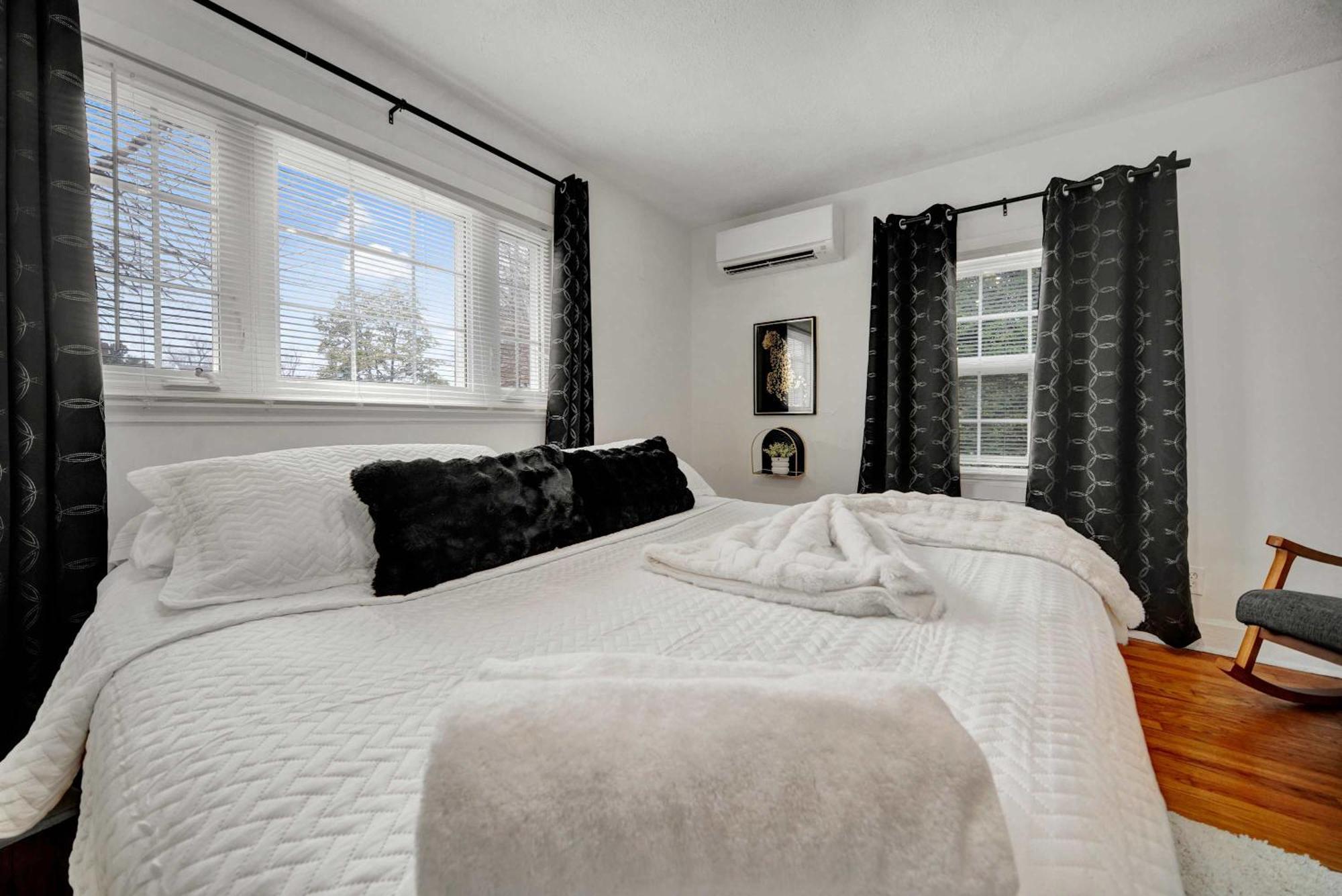 Modern With Parking & Prime Location