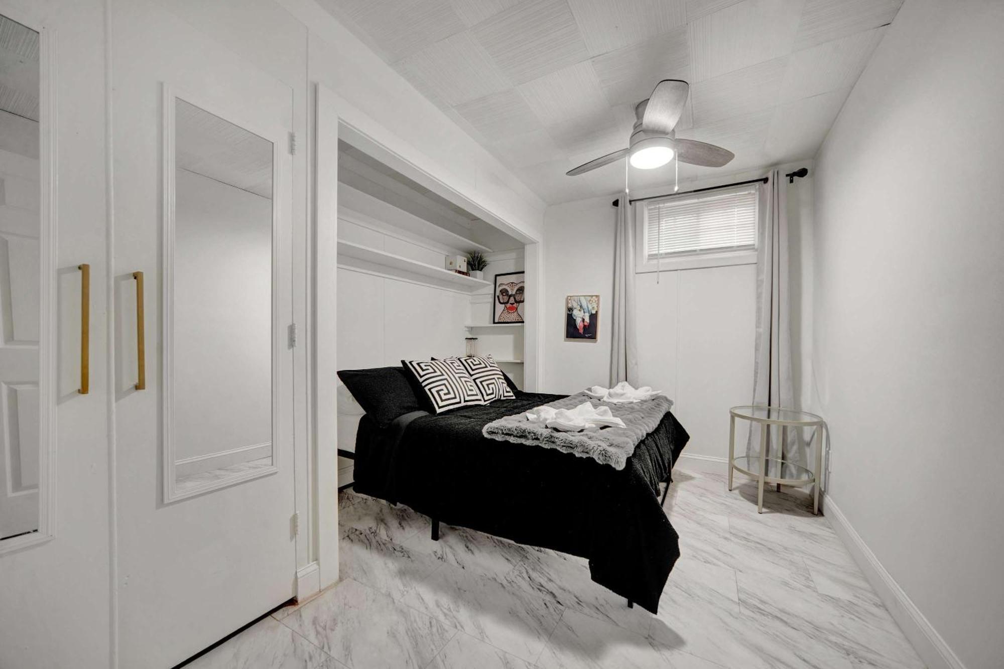 Modern With Parking & Prime Location *