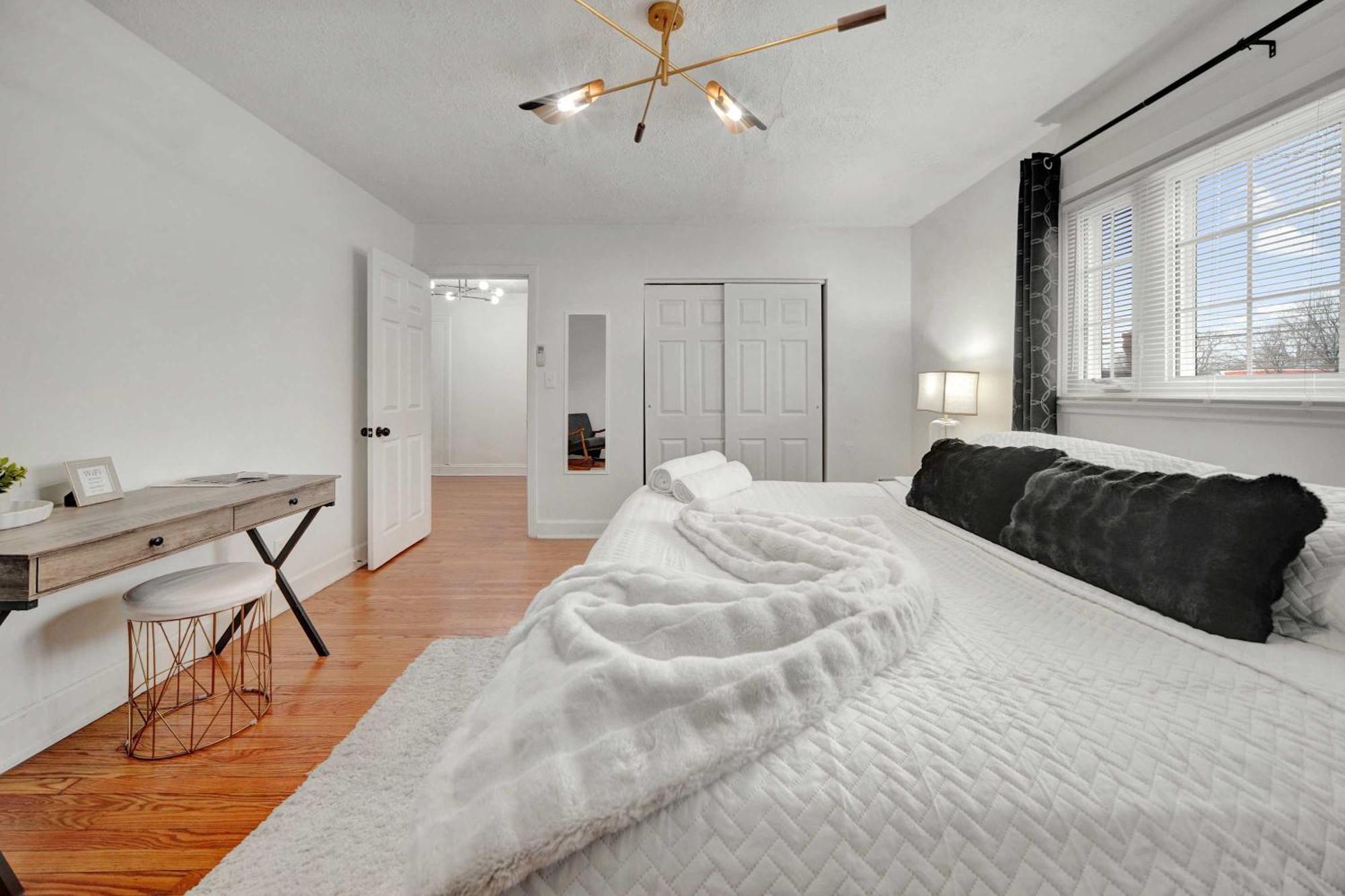 Modern With Parking & Prime Location